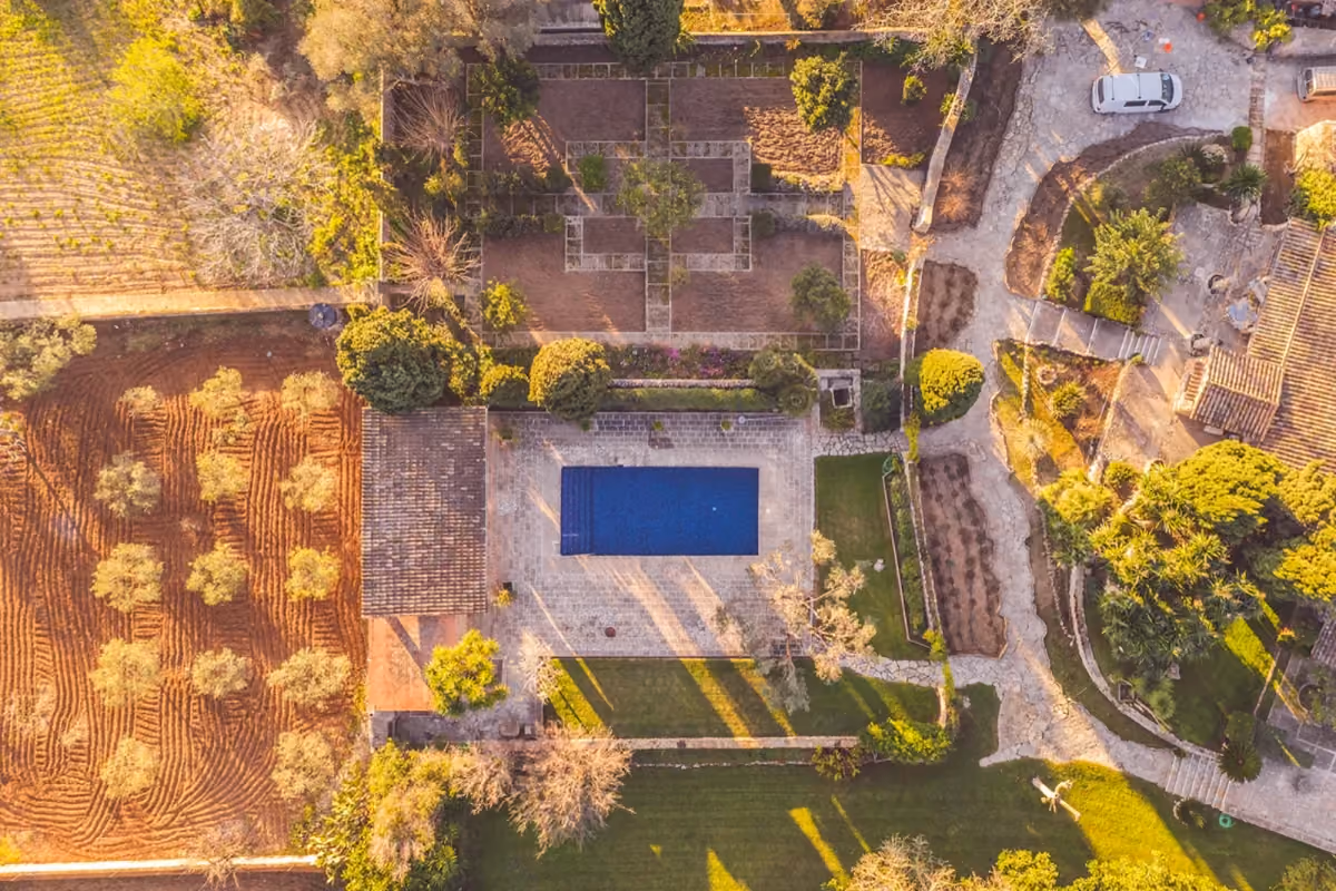 der Pool, Luftbild Finca "Torre de Son Sard"