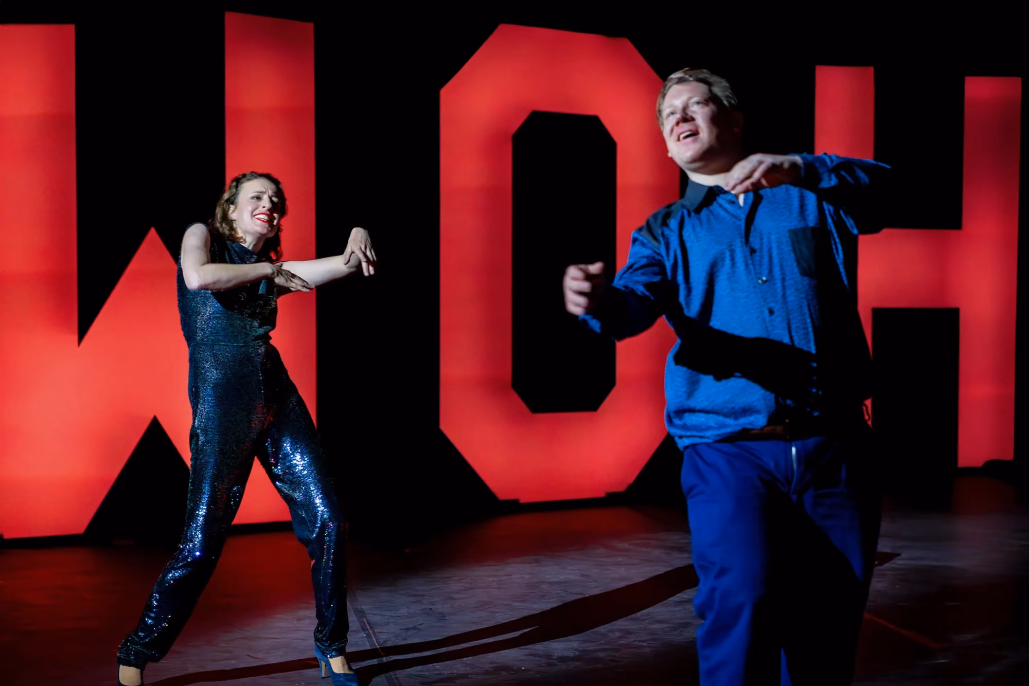 Theaterfoto DEUTSCHES THEATER BERLIN "Zeiten des Aufruhrs", fotografiert von Alex Bunge