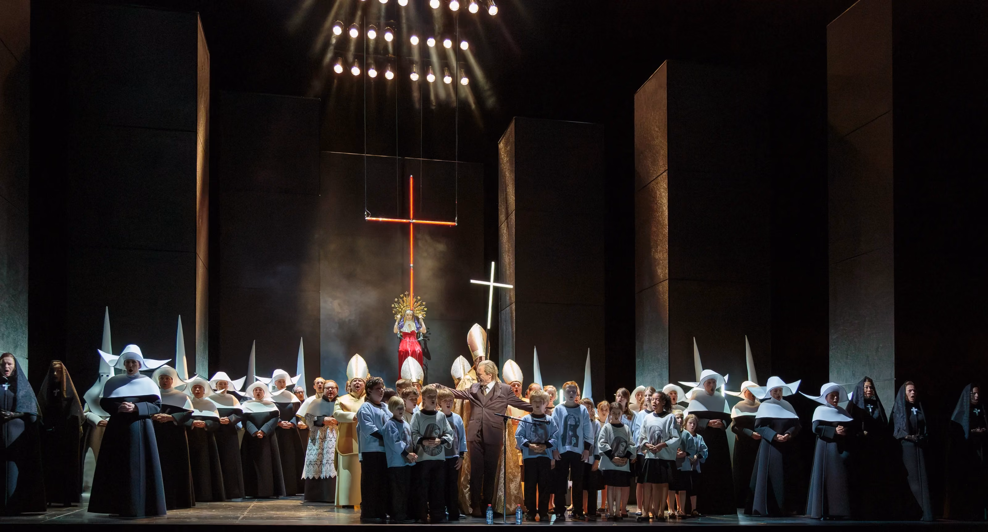 Theaterfoto OPER BASEL "Tosca", fotografiert von Alex Bunge