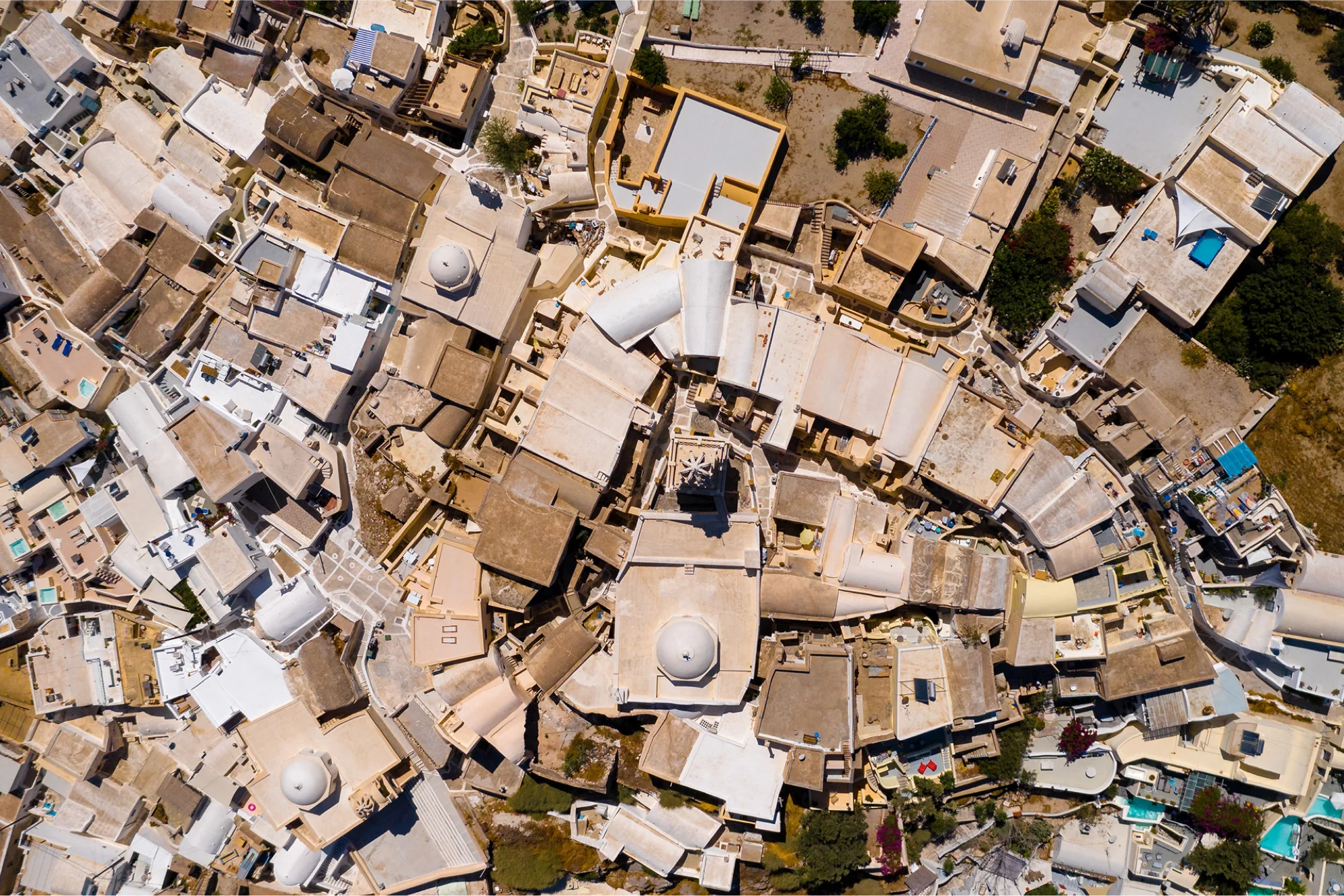 Dicht bebaute Altstadt im Oman aus der Vogelperspektive