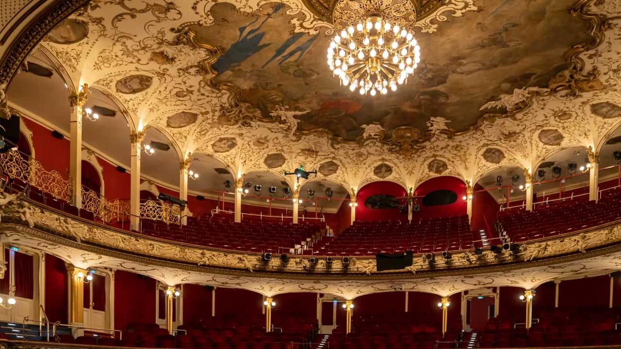 Vorschaubild des Trailers Quaiwest am Schauspielhaus Hamburg