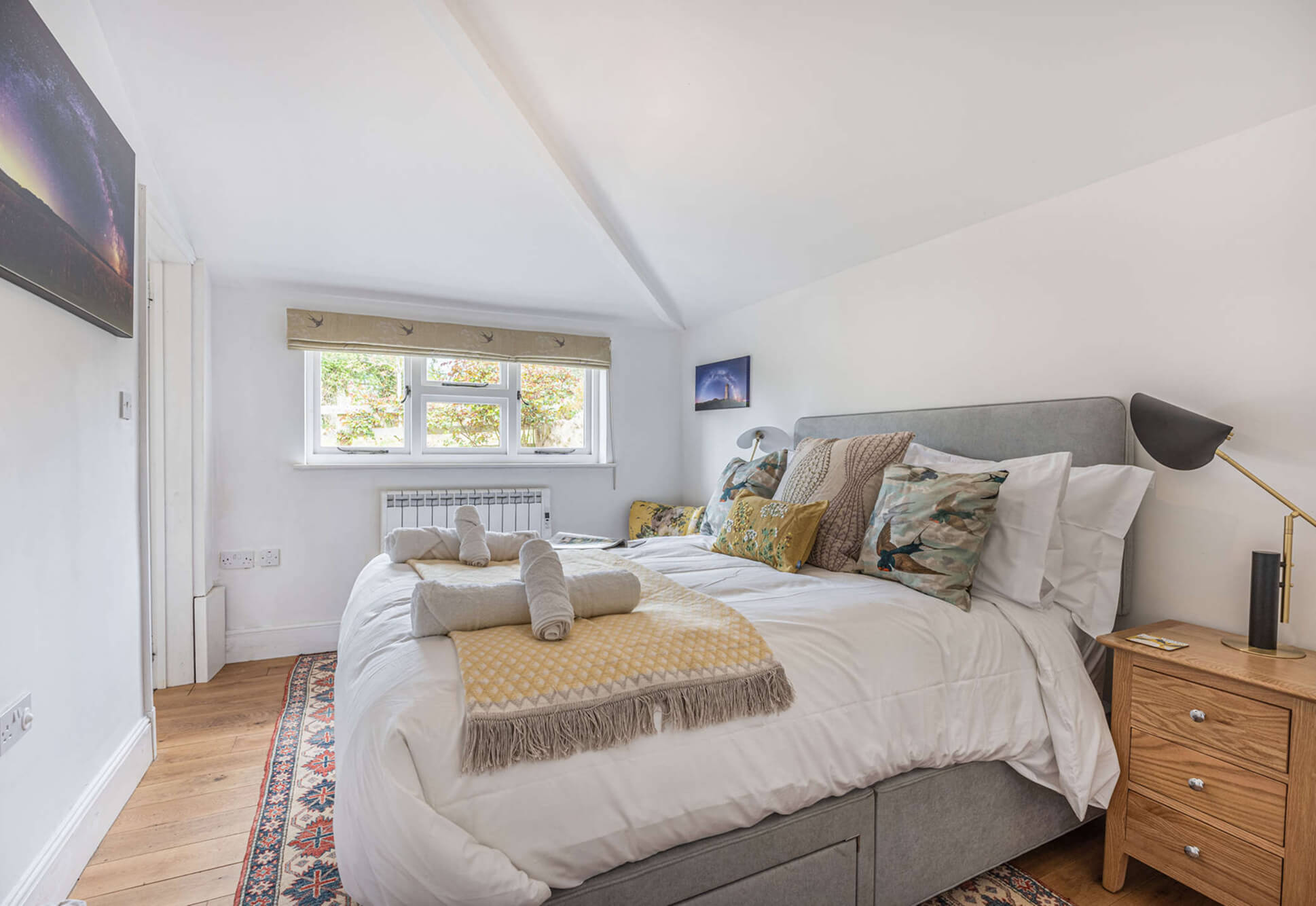 Swallows Gladices Bedroom
