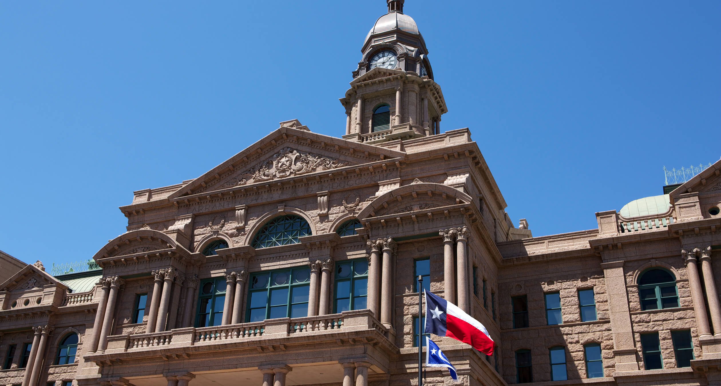 Exterior shot of a courthouse in Texas.