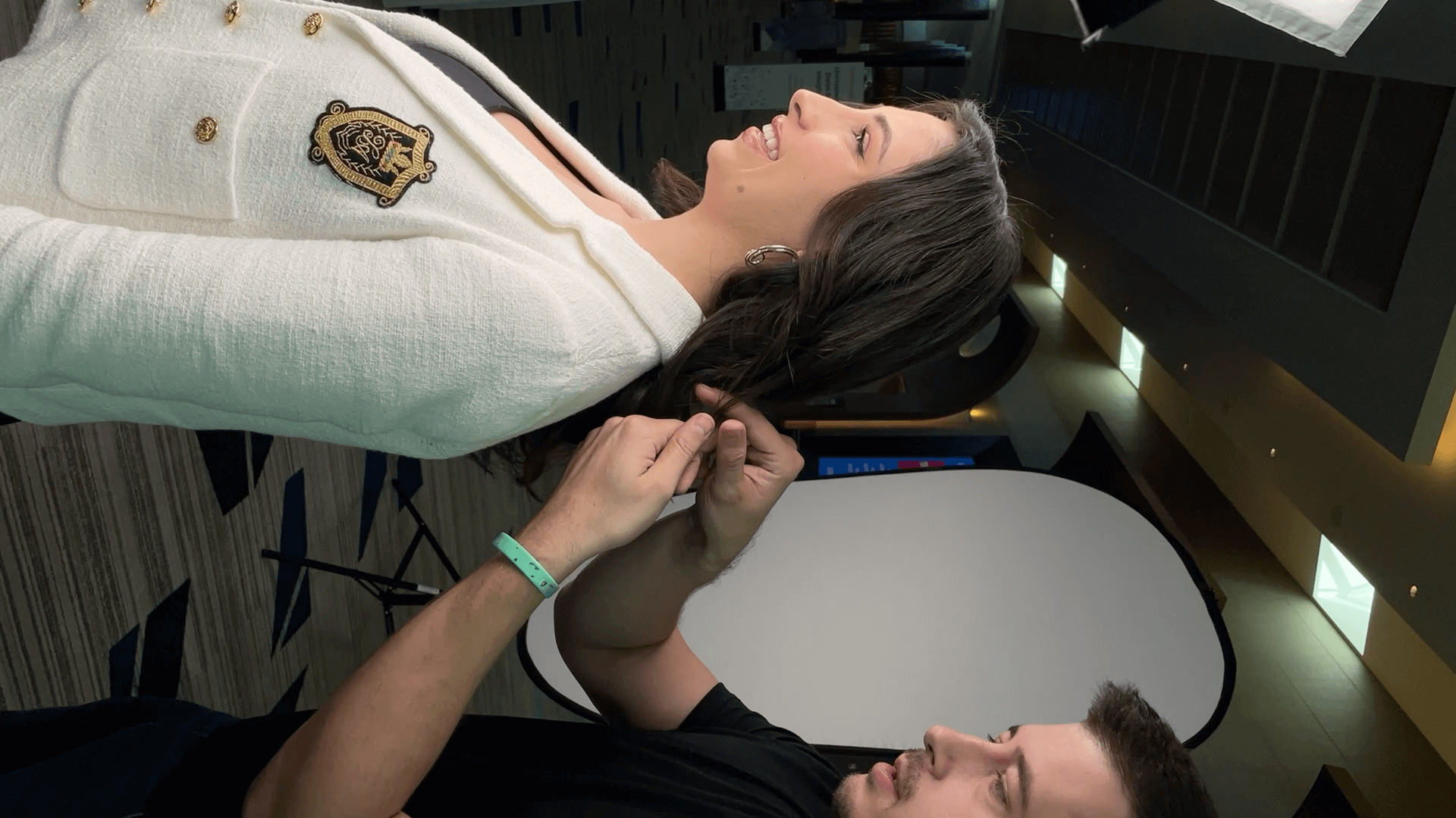 hair fixing at meeting headshot booth