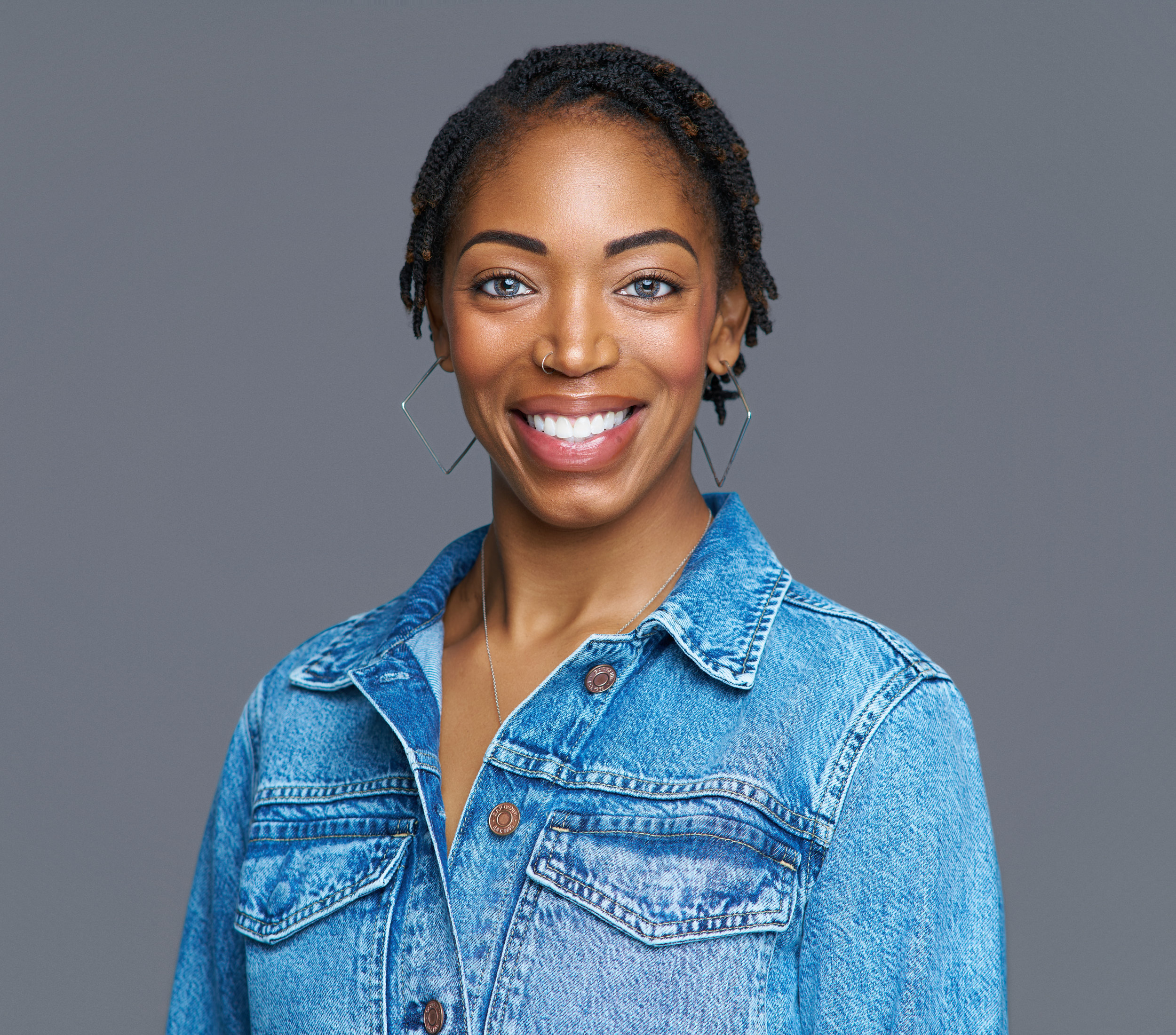 Corporate headshot of smiling woman with straight blonde hair for Experian. Captured during an on-location company headshot session of 146 employees in 1 day with 1 photographer.