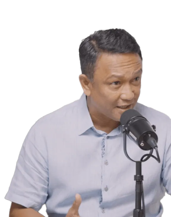 image of fandi ahmed speaking in mike
