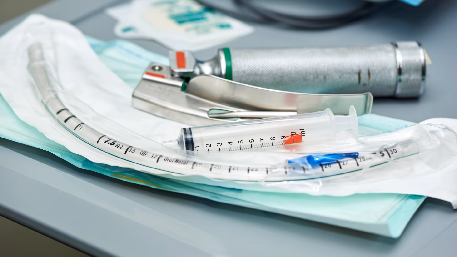 Intubation kit