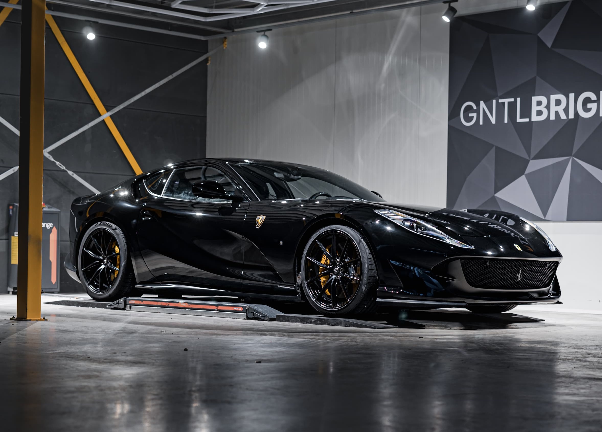 Ferrari 812 SF na een behandeling in onze garage