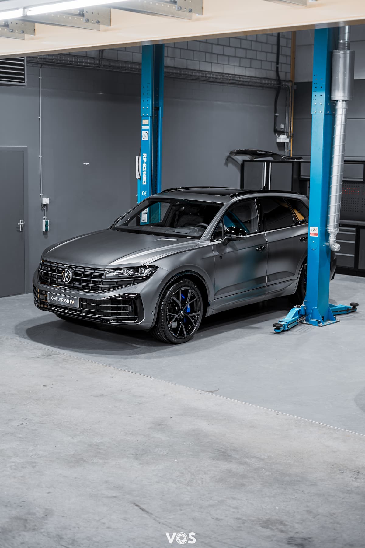 Volkswagen Touareg met full protection matte ppf linksvoor