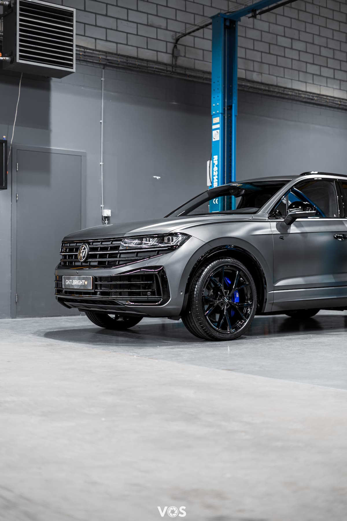 Volkswagen Touareg met full protection matte ppf linksvoor