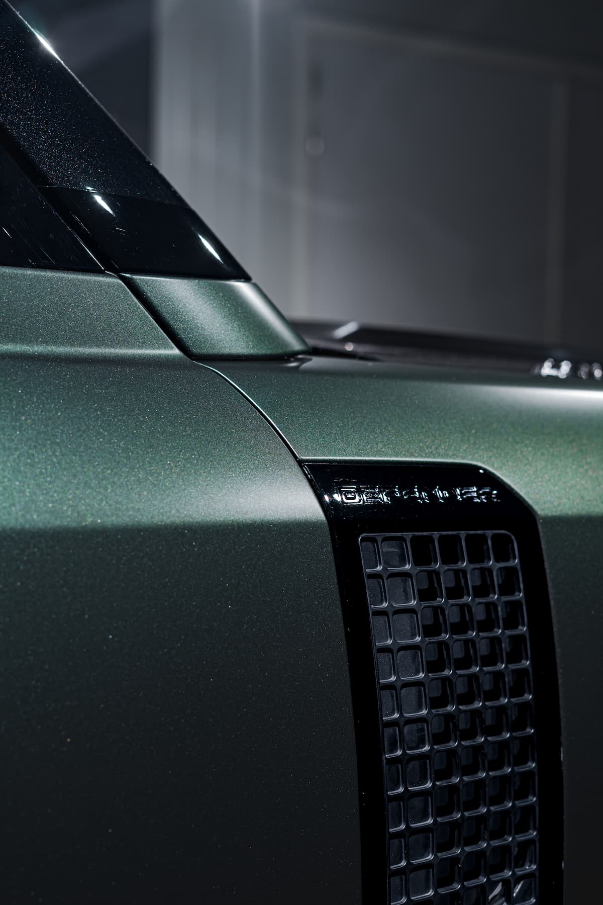 Land Rover Defender met matte keramische coating rechter voorscherm detail