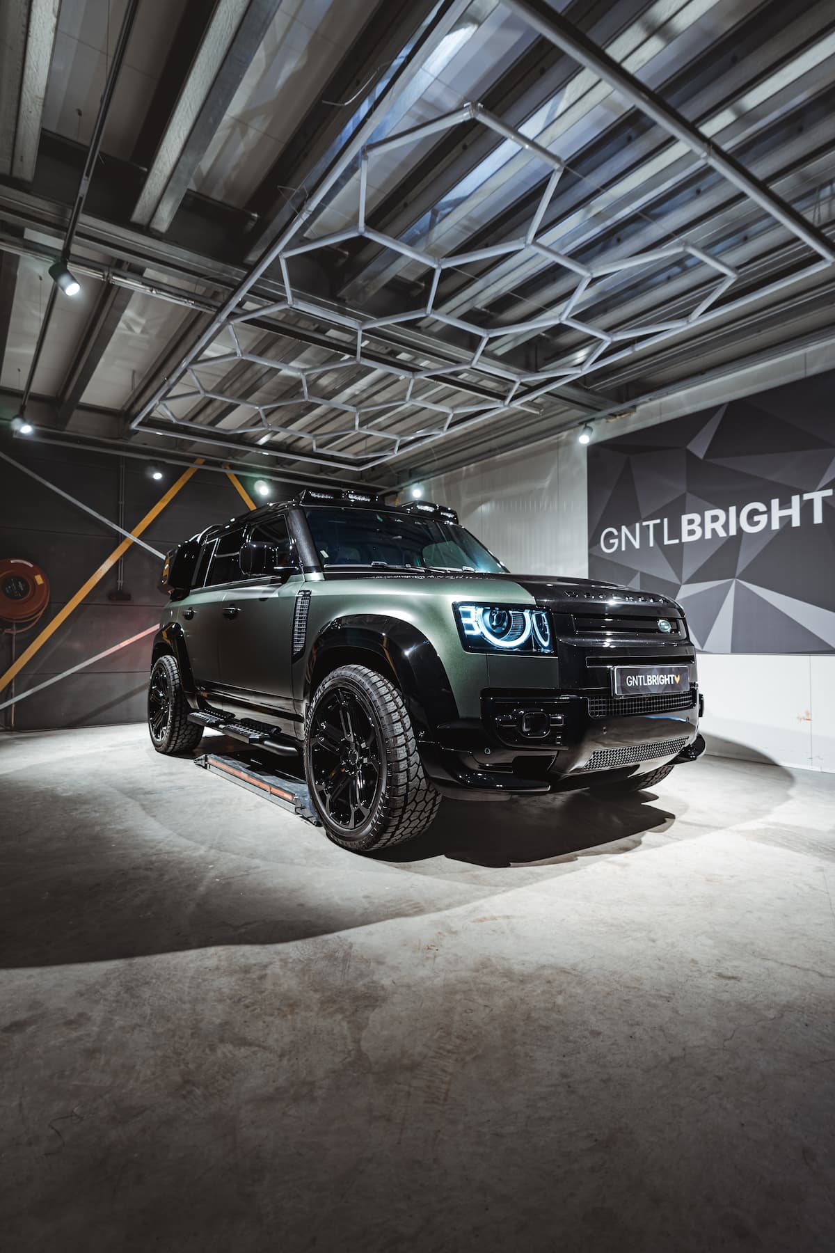 Land Rover Defender met matte keramische coating rechtsvoor