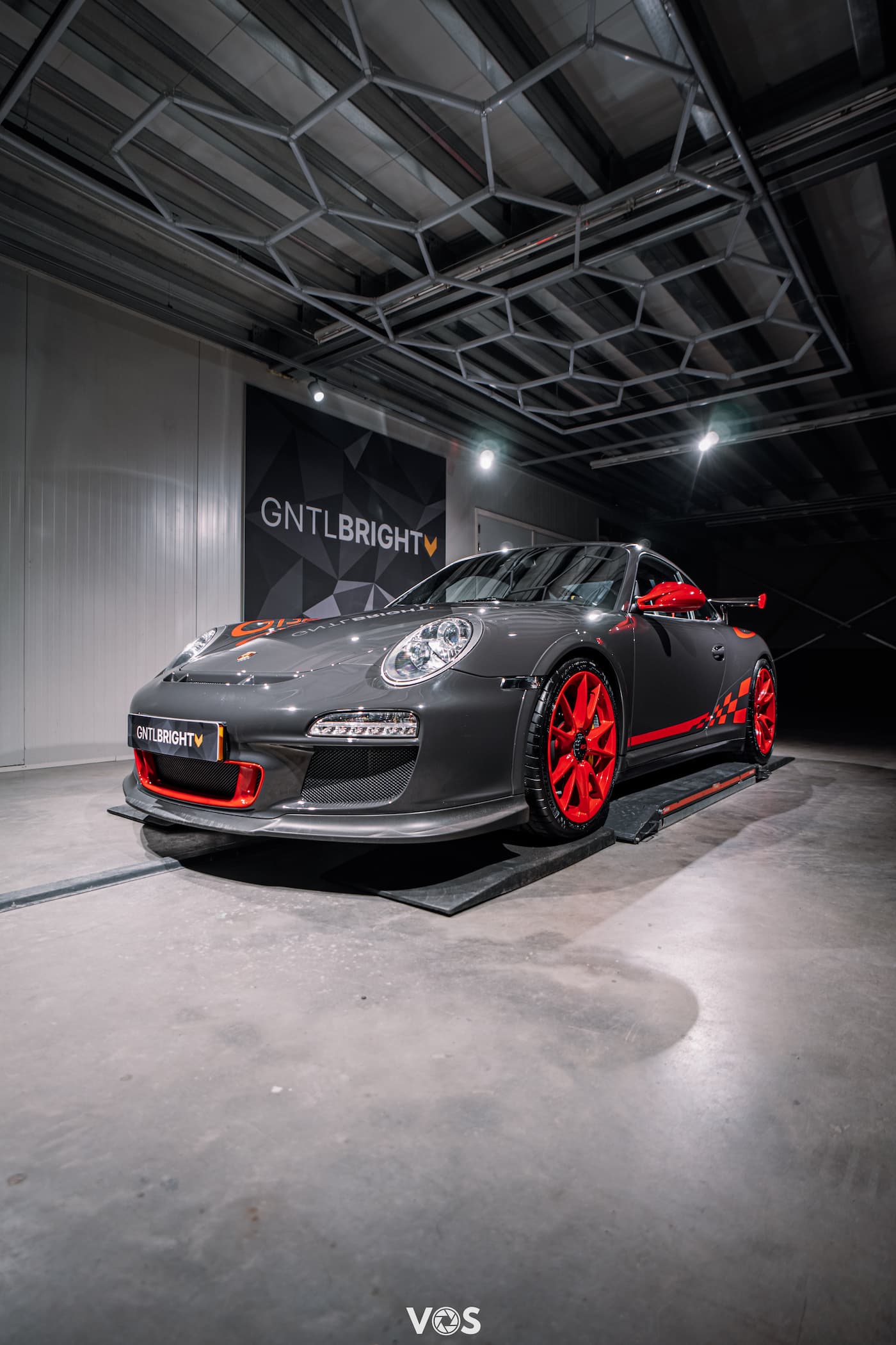 Porsche 997 GT3 RS detailing front left view