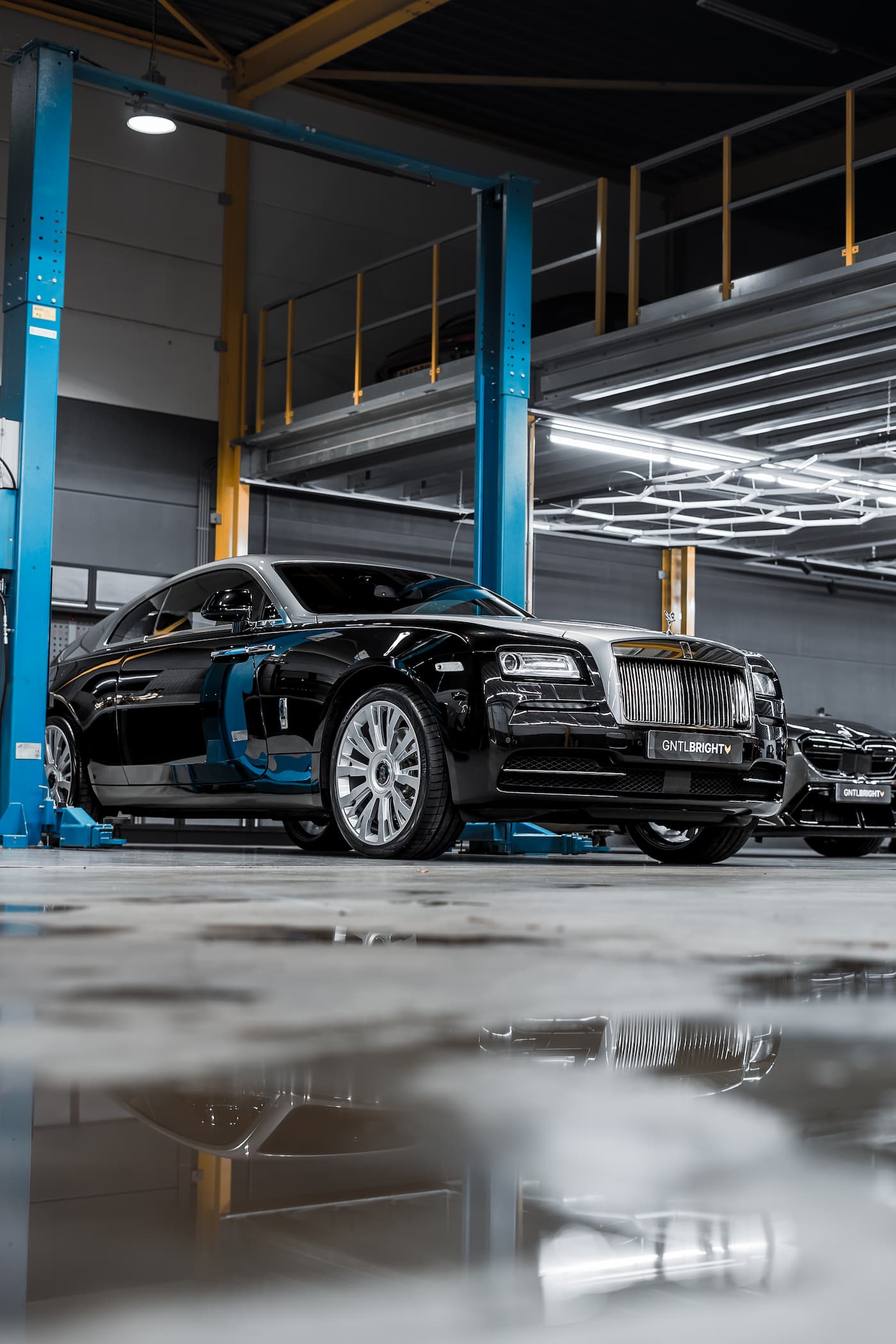 Rolls-Royce Wraith detailing front right view