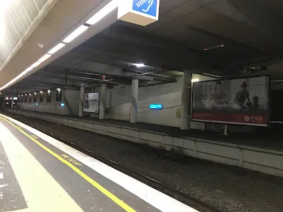 Box Hill Bus Station/Station St