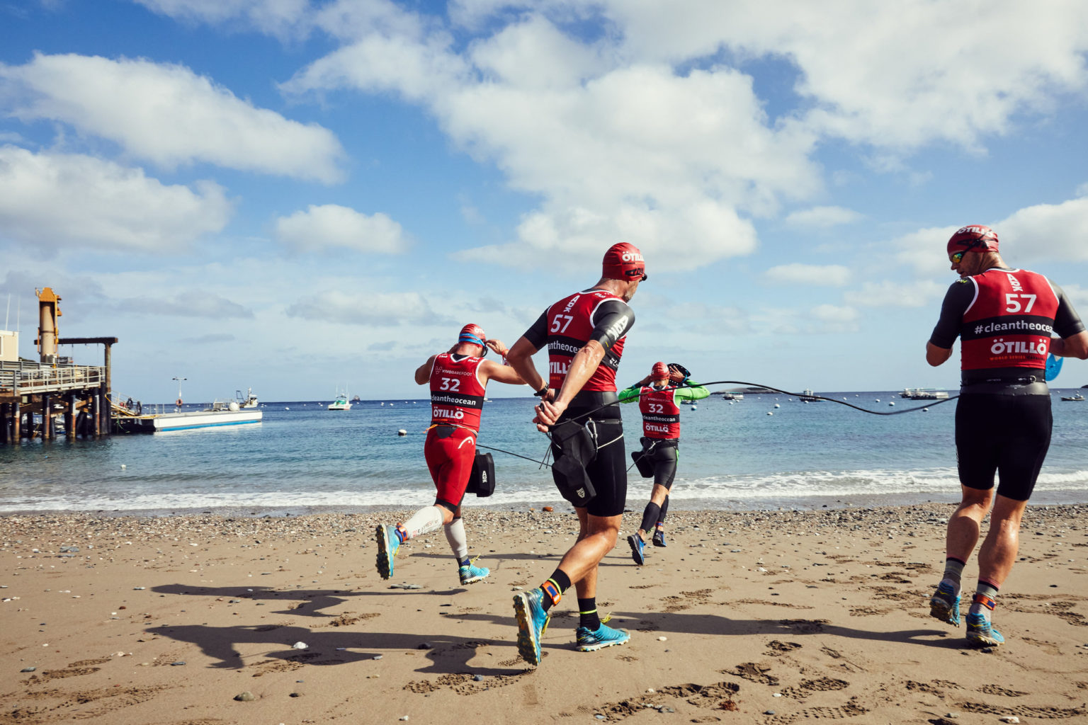 Swimruuners - Some teams, but not all of them, use tethers. Teammates have to stay within 10 meters of each.