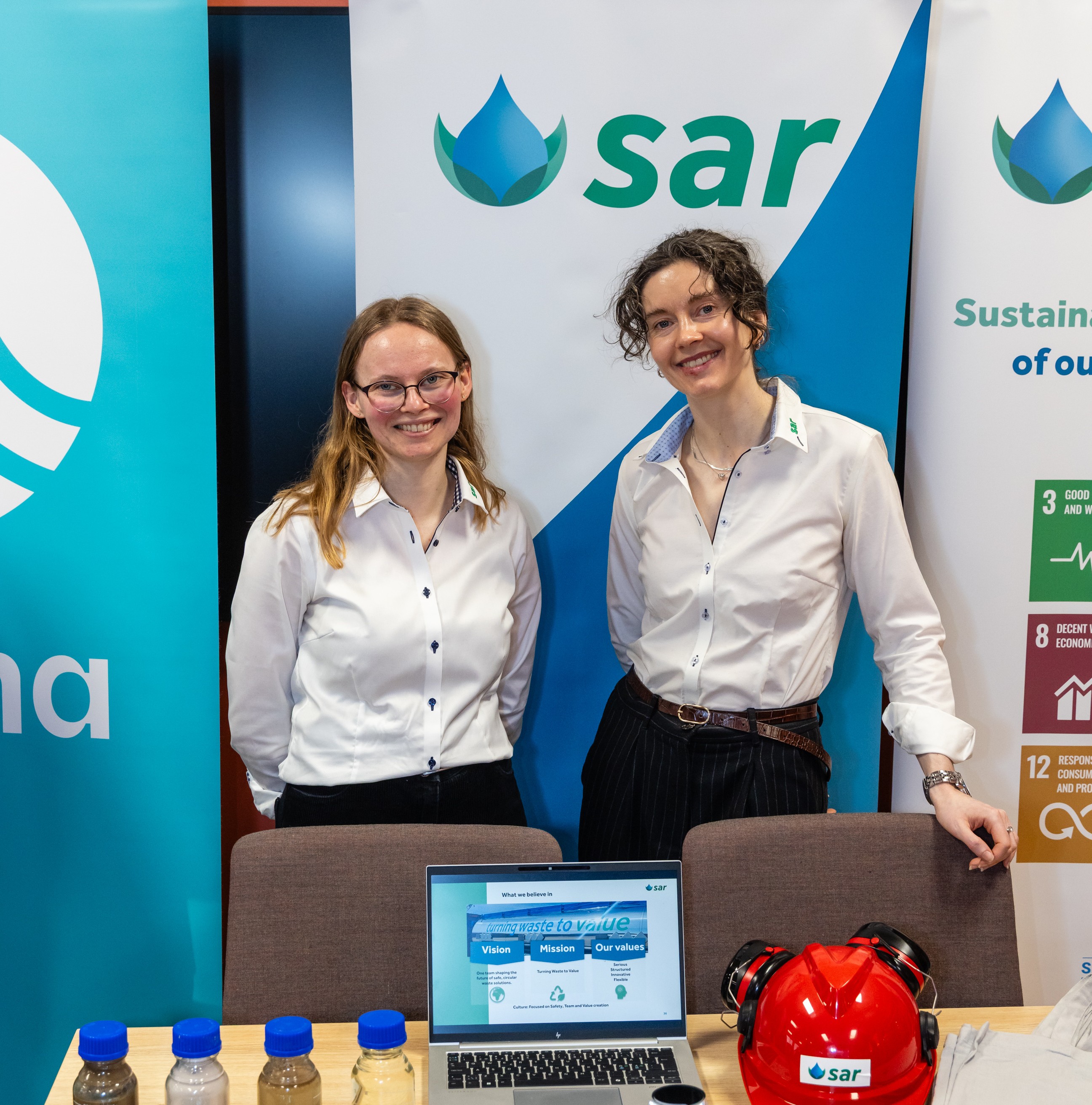 Guro og Emma - to blide SAR-ambassadører