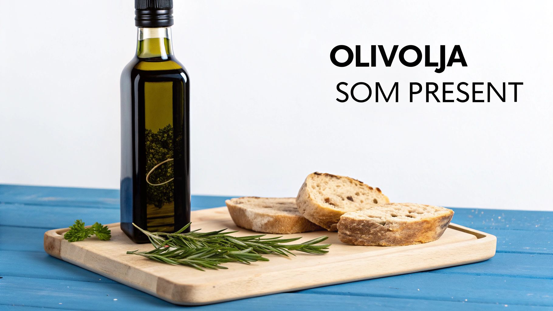 En flaska grekisk olivolja bredvid en skål med oliver och en bit bröd.