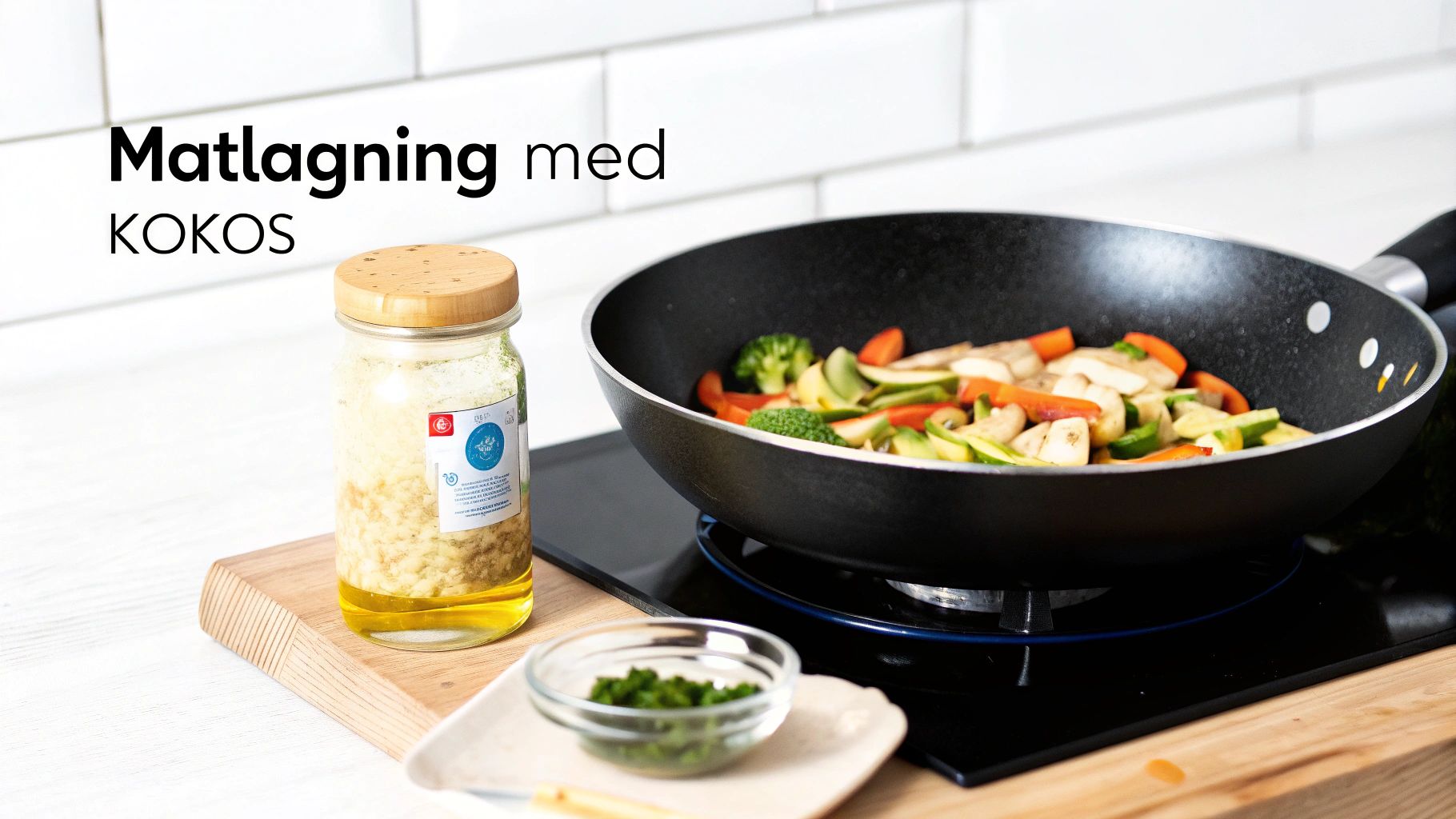 En skål med kokosolja bredvid färska kokosnötter och grönsaker.