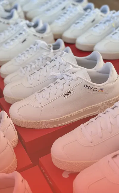 Puma Club Clean mit Firmenlogo Aufdruck