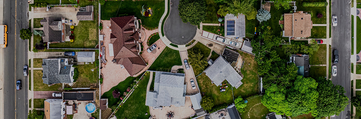 Overview  of a neighborhood showing various home sizes 