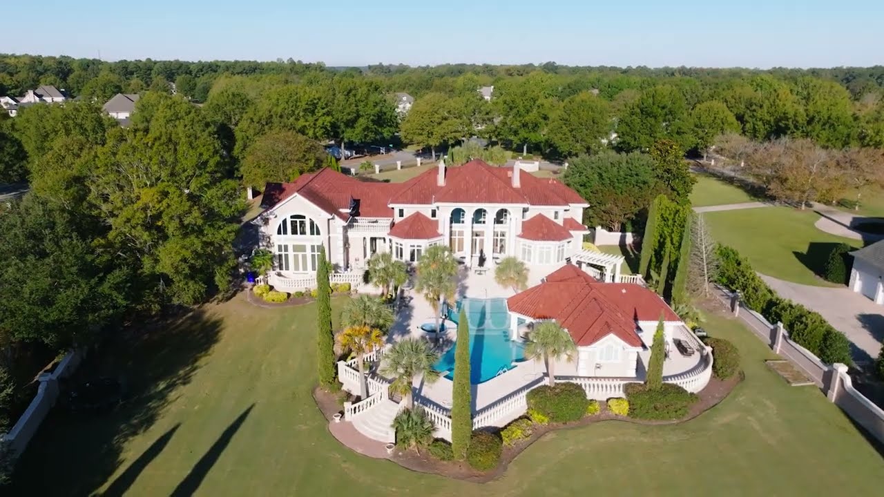 Picture of a sprawling house in the Greenville area with a pool.
