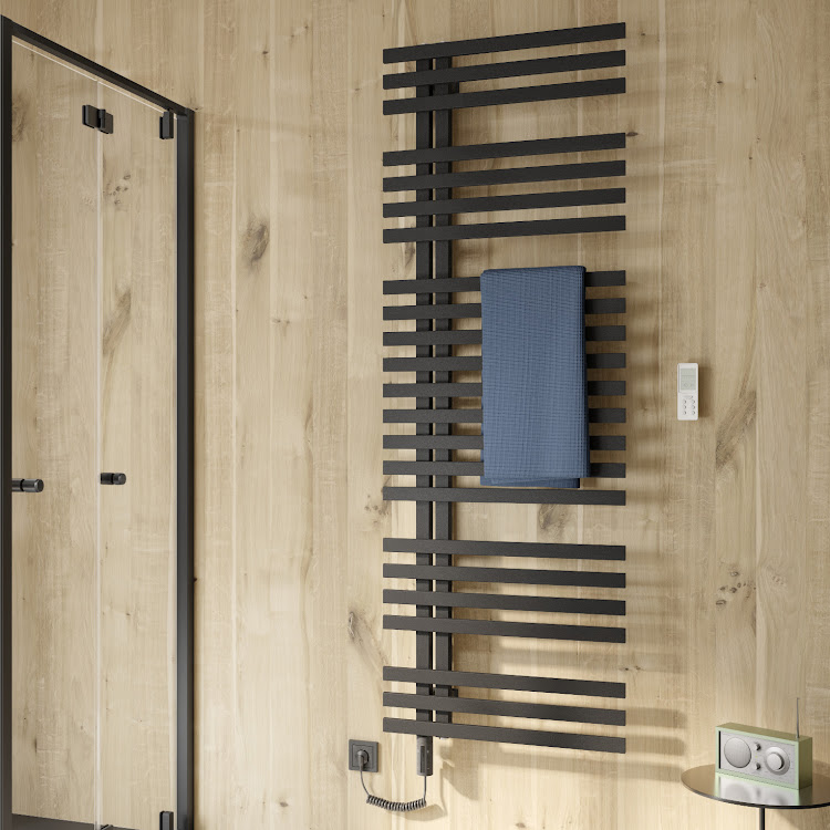 Asymmetrische zwarte designradiator met handdoekhouder
