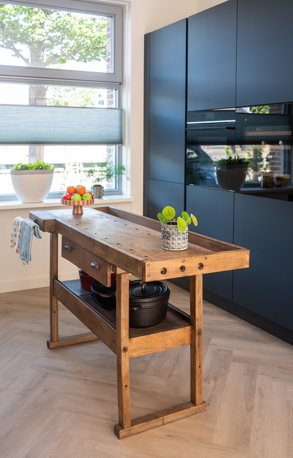 Eettafel voor hoge keukenkasten