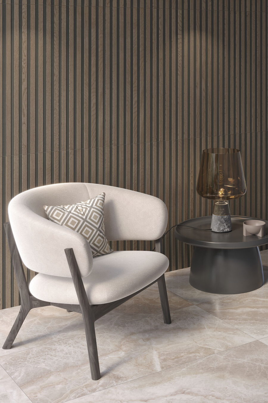 Lichte fauteuil bij een houten ribbelwand op een tegelvloer in marmerlook