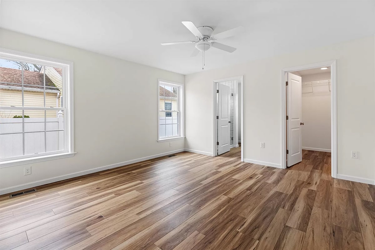 Floor covering in empty room