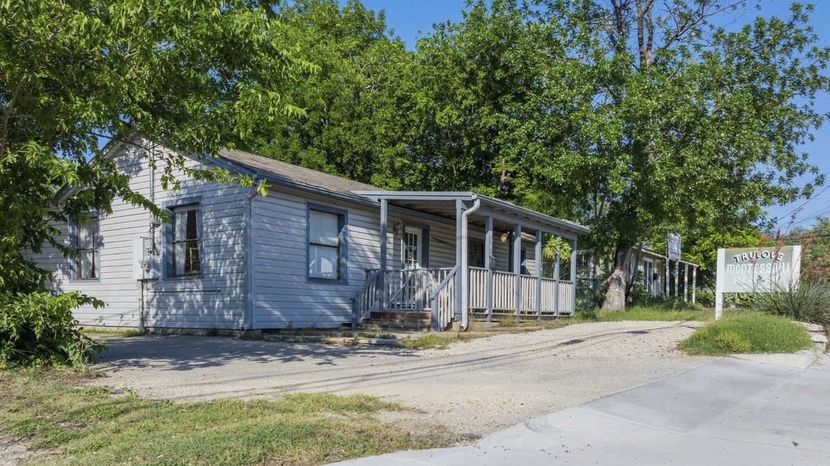 1406 W North Loop