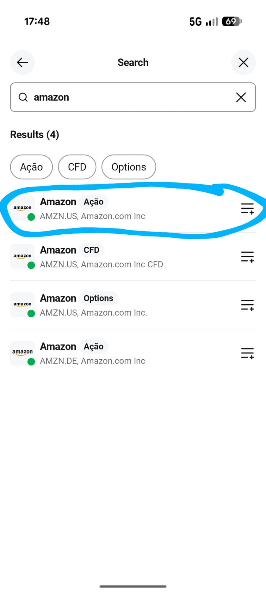 Resultados da pesquisa por Amazon na aplicação da XTB com a listagem AMZN.US selecionada