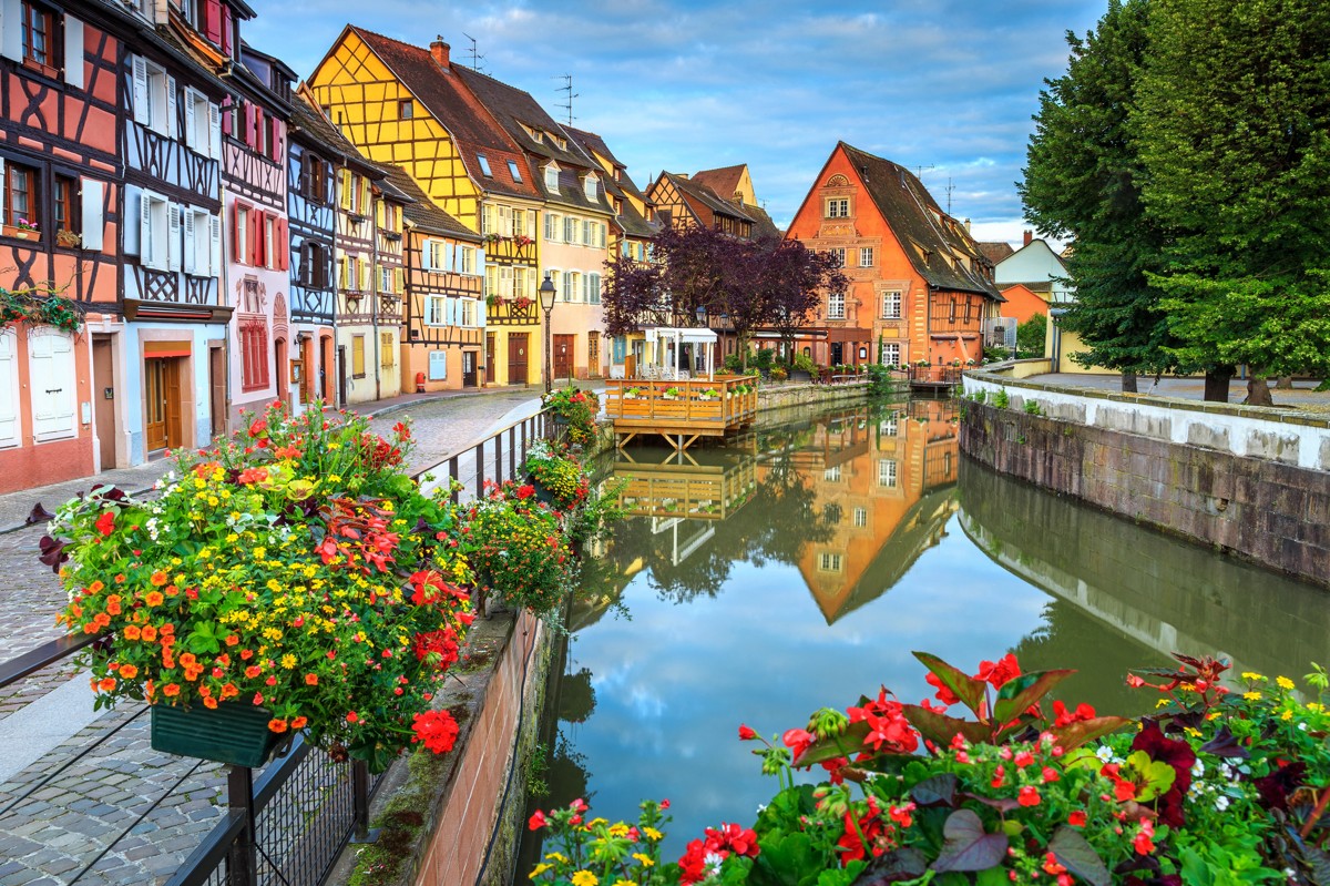 Vue pittoresque du quartier de la Petite Venise à Colmar, symbole du Haut-Rhin, pour illustrer un article sur la vidéosurveillance à Colmar et la sécurité des habitations.