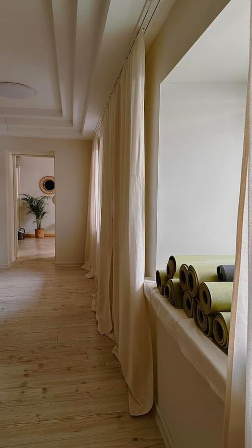 yogakvetka inside studio
