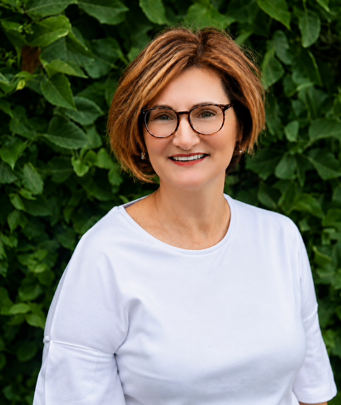 Frau mit Brille, lächelt