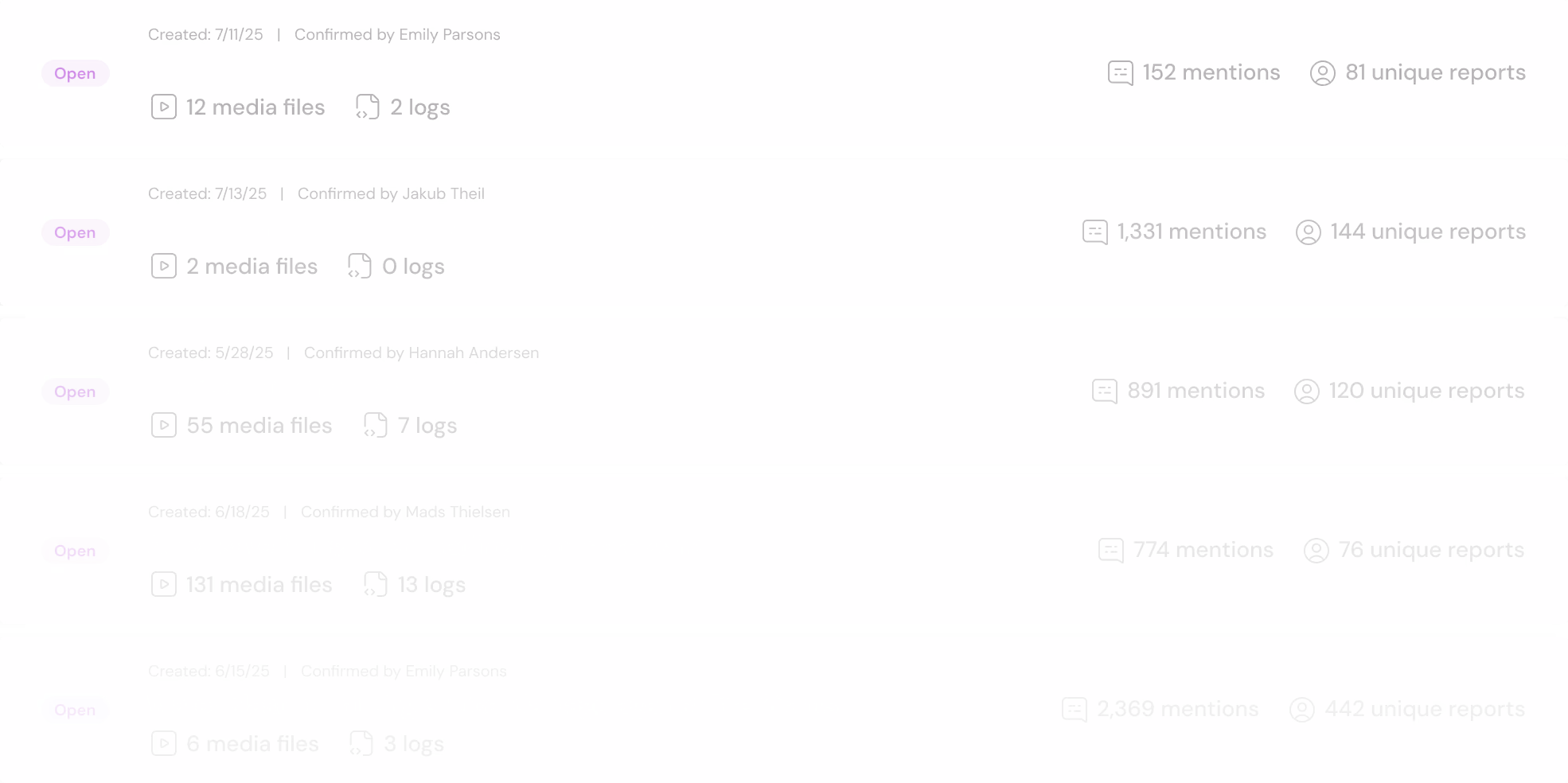 A row of video game bugs displayed in Kinn.gg. Each row shows a bug status, title, metadata, and a brief summary of what the reported issue is.