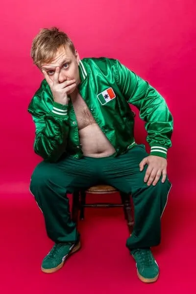 A photo of crowd work specialist Reece Kidd, promoting his improvised stand-up comedy show "0 Plans" at the Edinburgh Fringe.