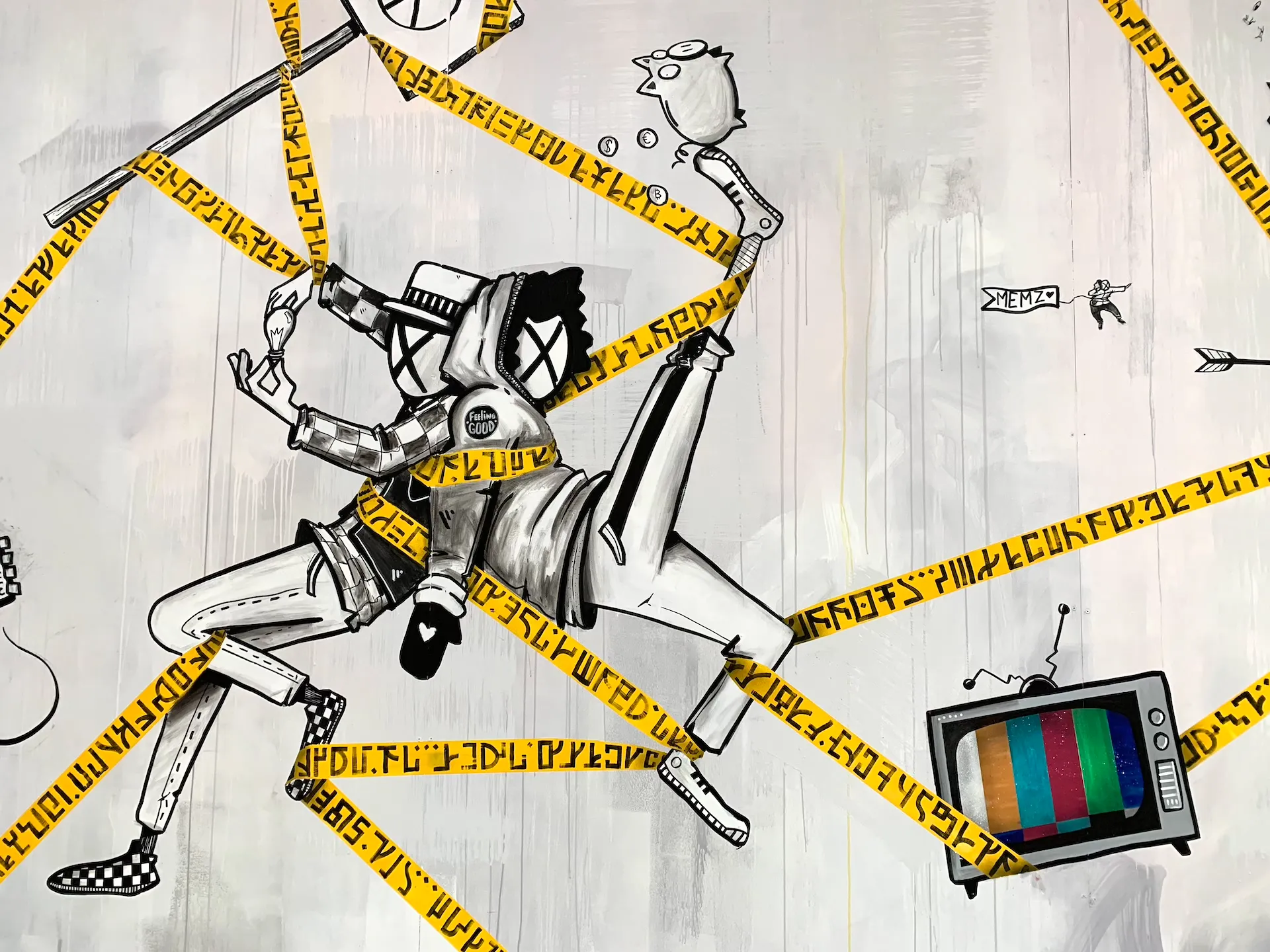 Partie d’une fresque représentant un personnage filiforme évoluant dans un univers graphique en noir, blanc et jaune.