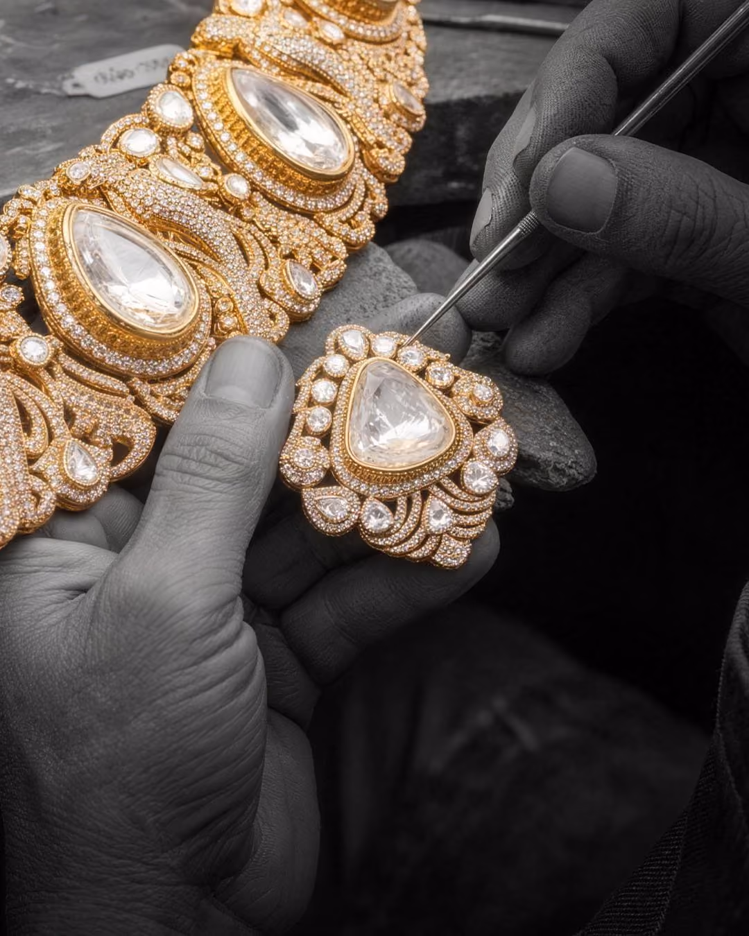Karigar setting polki into gold using the jadau technique in Raniwala 1881's Jaipur atelier