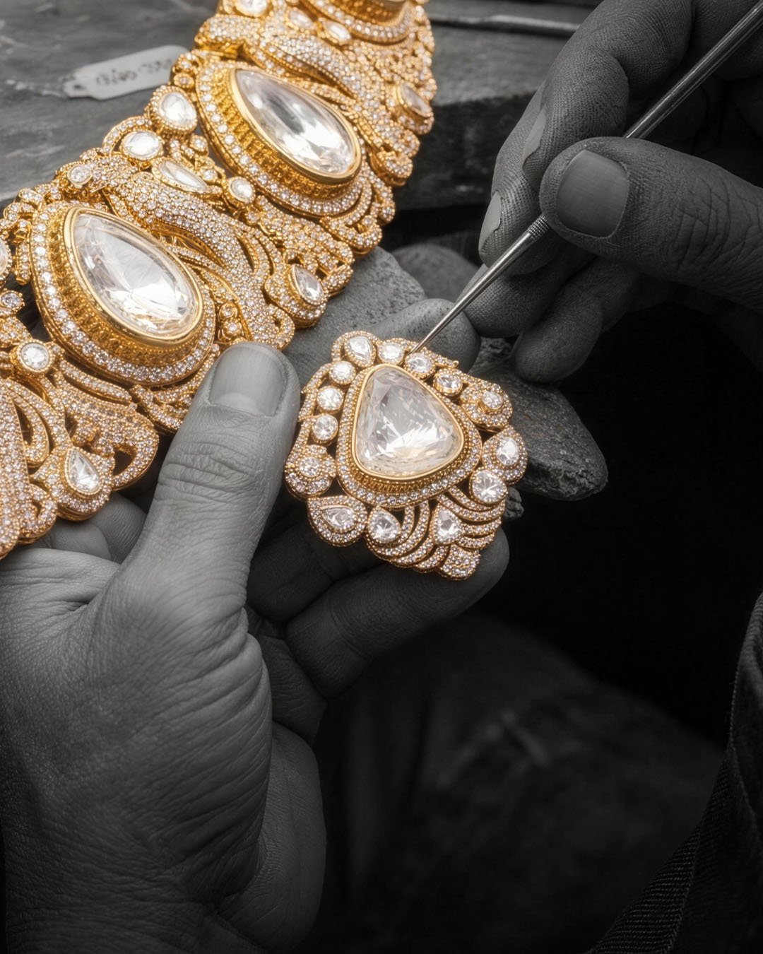 Karigar setting polki into gold using the jadau technique in Raniwala 1881's Jaipur atelier