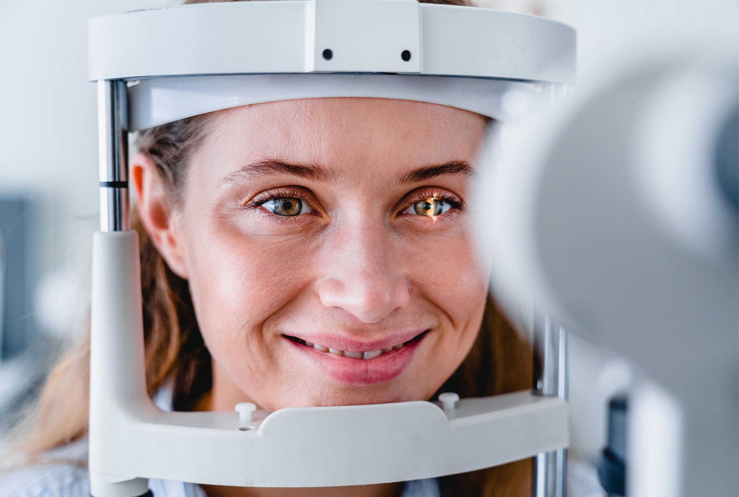 Woman testing eyes