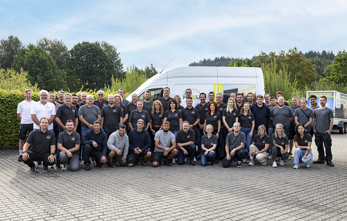 Gruppenfoto der Mitarbeiter von HSL Solar