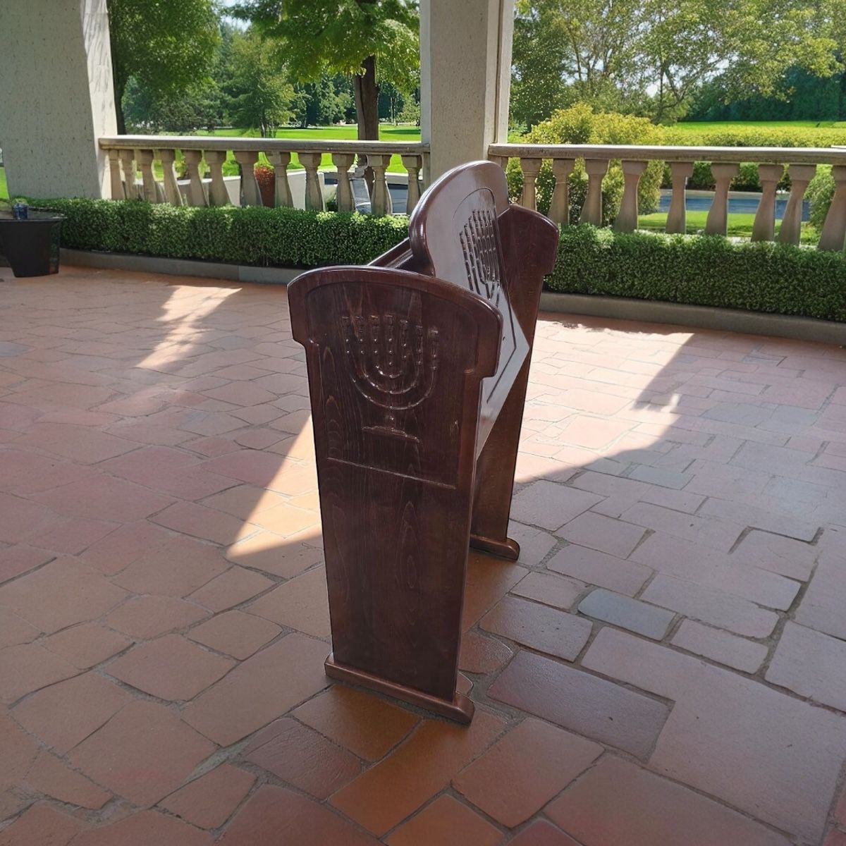 Amud Hazan Voice of Prayer – solid wood cantor’s lectern