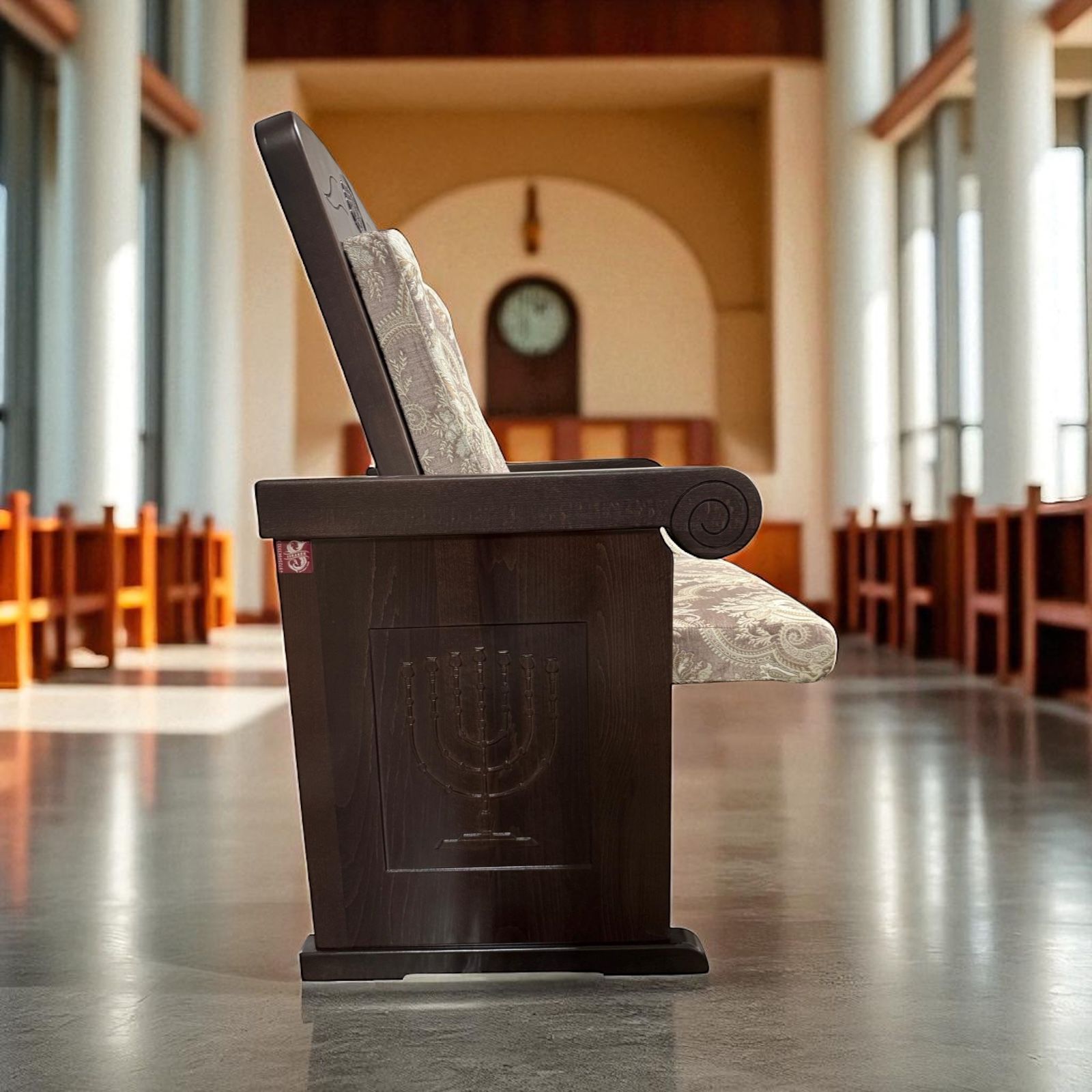 כסא "וילנה" מבית אוריג’ינל בני, עץ מלא עם ריפוד איכותי