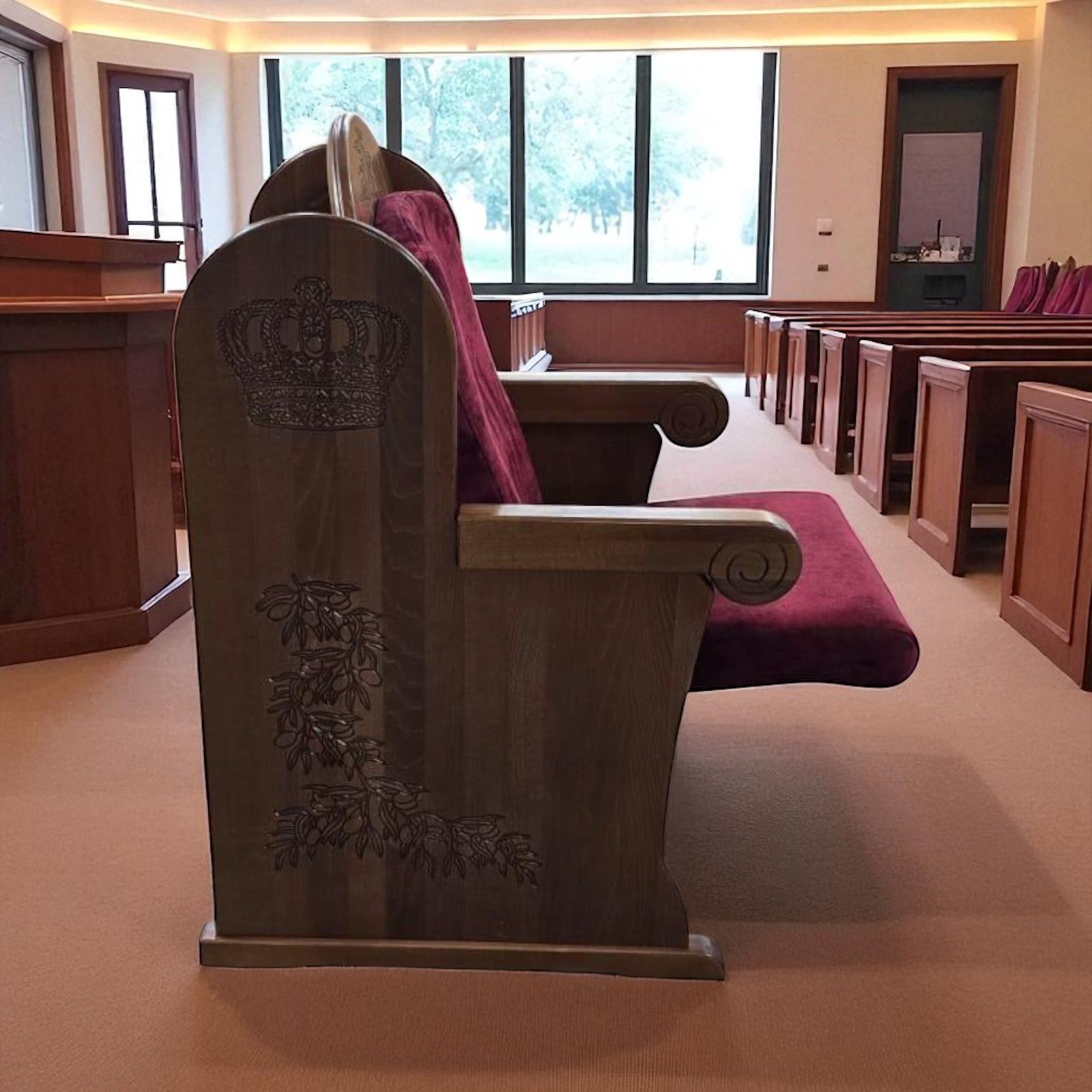 כסא "צפת" לבית כנסת עם מבנה עץ וריפוד בד איכותי