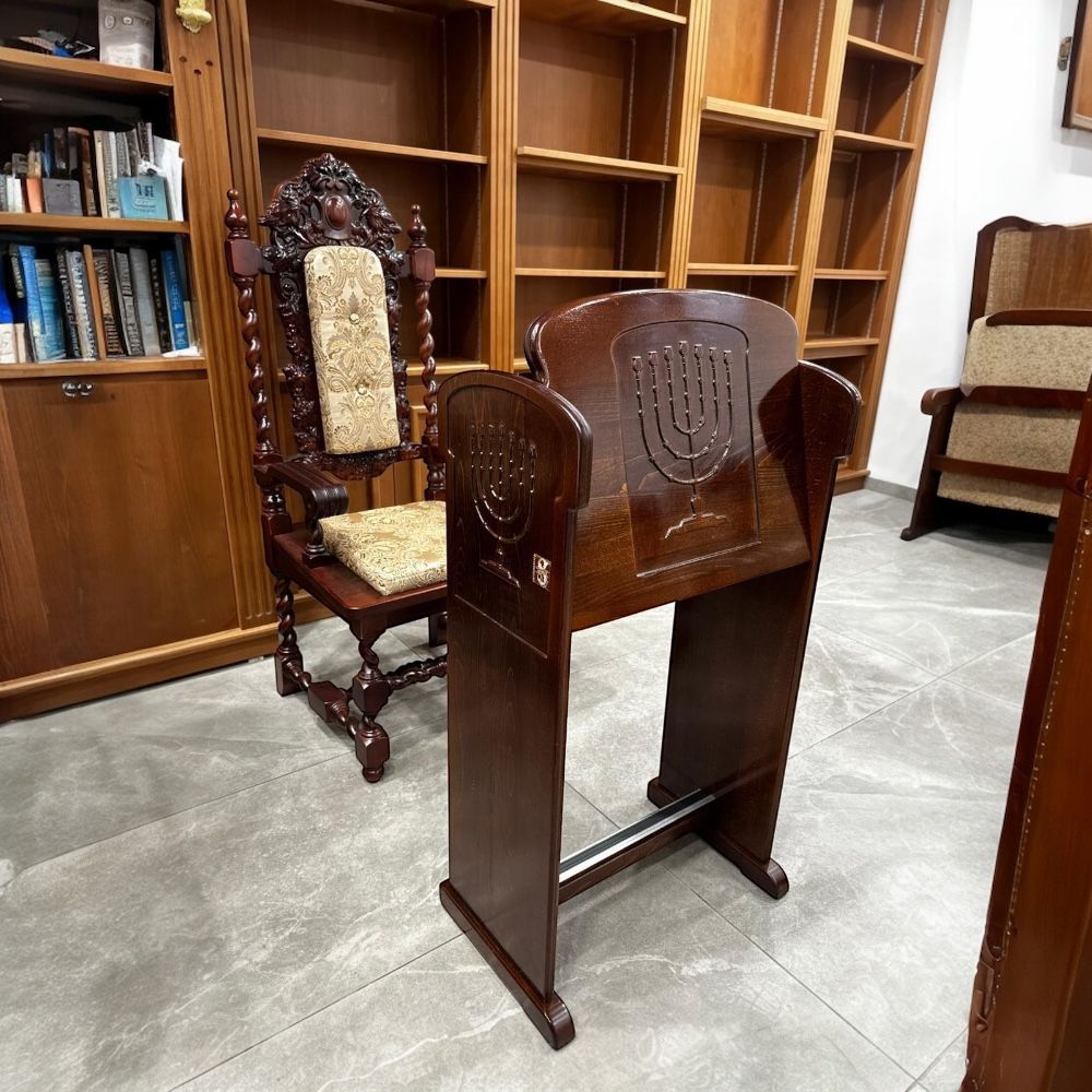 Amud Hazan Voice of Prayer – solid wood cantor’s lectern