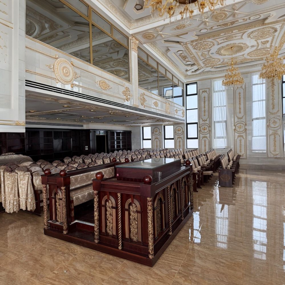 בית הכנסת החדש של הרבי מליובאוויטש בראשון לציון – ריהוט מאת Israber