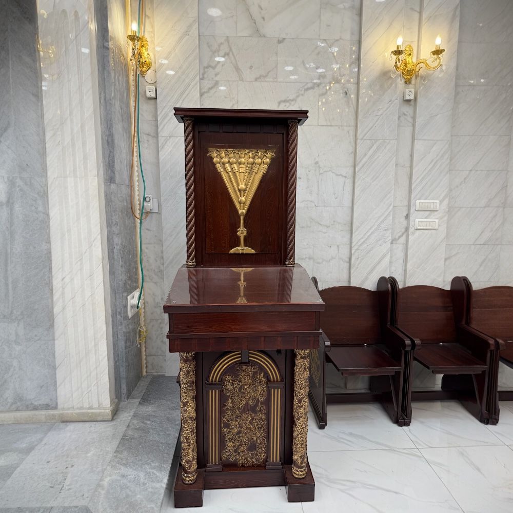 Custom Amud Hazan for Synagogues – Handcrafted Cantor Stands by Israber
