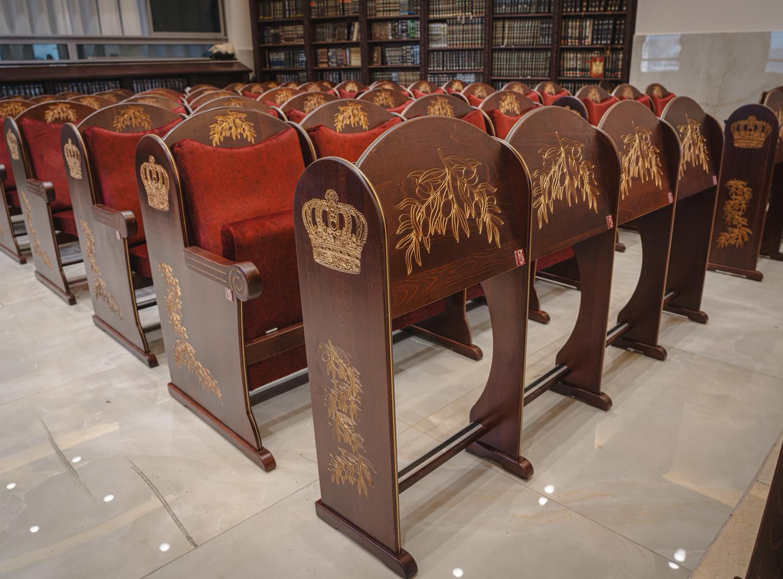 Amud Hazan Keren Or made of durable handcrafted wood