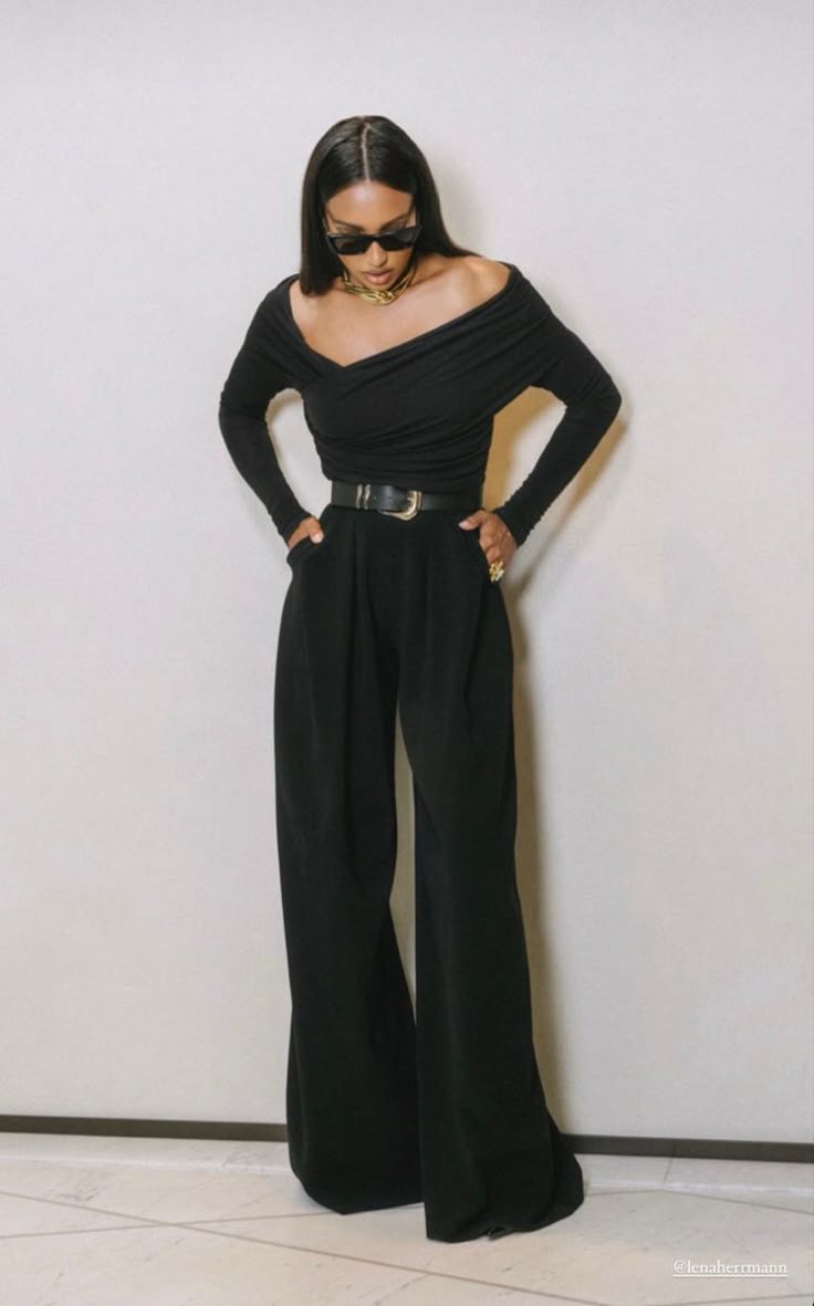 How To Dress Better for an Inverted Triangle-Shaped Body